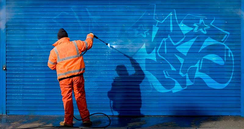 Rimozione graffiti Milano - Varese: impresa con 30 anni di esperienza nelle pulizie e nella rimozione graffiti.