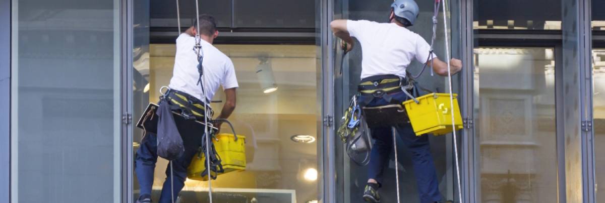 Pulizie vetrate edifici e superfici verticali
